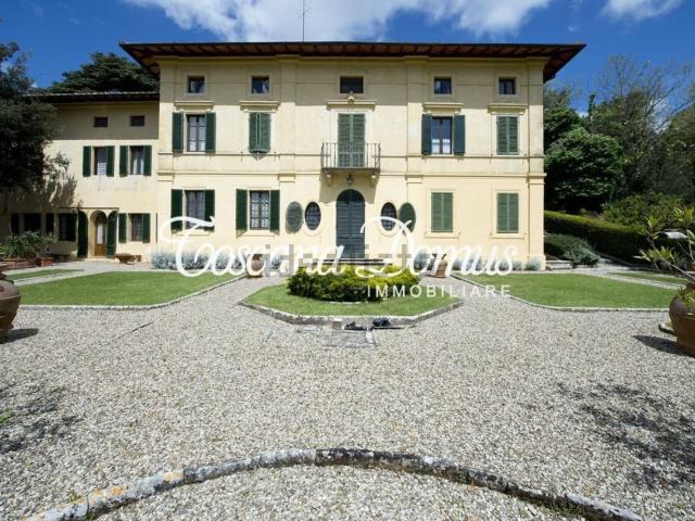Case e ville in vendita di 804 m² in Via Cassia Nord