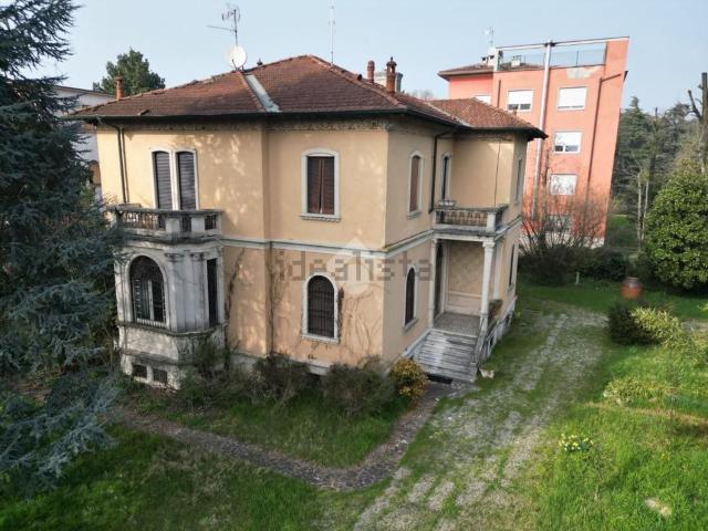 Case e ville in vendita di 807 m² in Via Magenta, 8