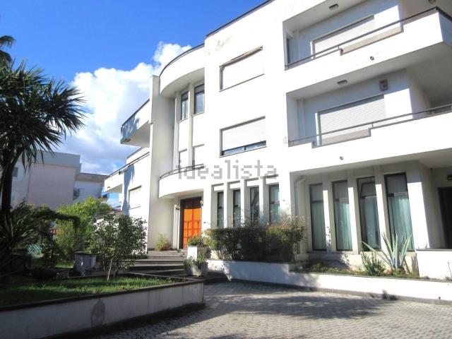 Case e ville in vendita di 808 m² in Via Napoli, 124