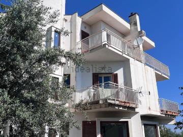 Case e ville in vendita di 808 m² in Via Poggio Ridente, 1