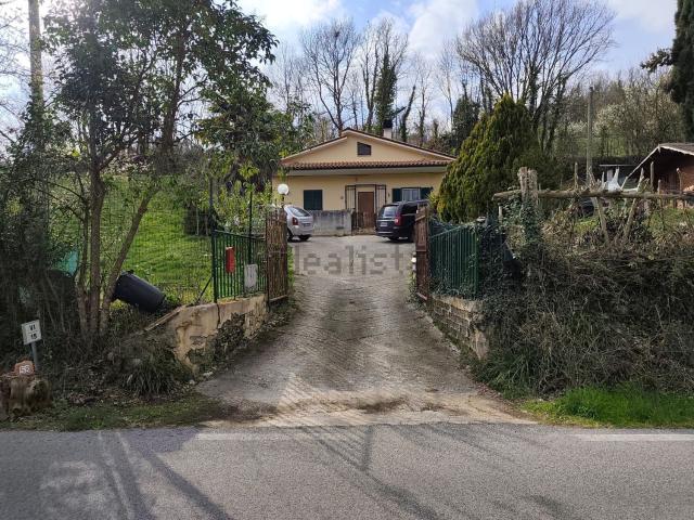 Case e ville in vendita di 80 m² in Via Turanense, 57