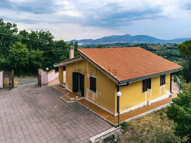 Case e ville in vendita di 80 m² in Via farense
