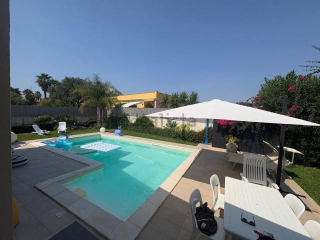 Case e ville in vendita di 80 m² in Via Lago di Varese