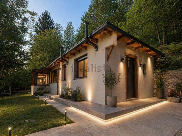 Case e ville in vendita di 80 m² in Via per Cuasso al Piano, 19