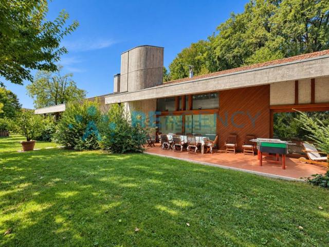 Case e ville in vendita di 810 m² in Via Roma