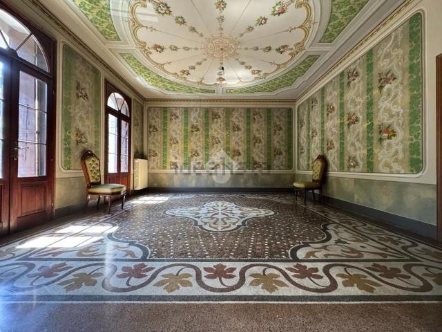 Case e ville in vendita di 811 m² in Viale Camillo Cavour, 71