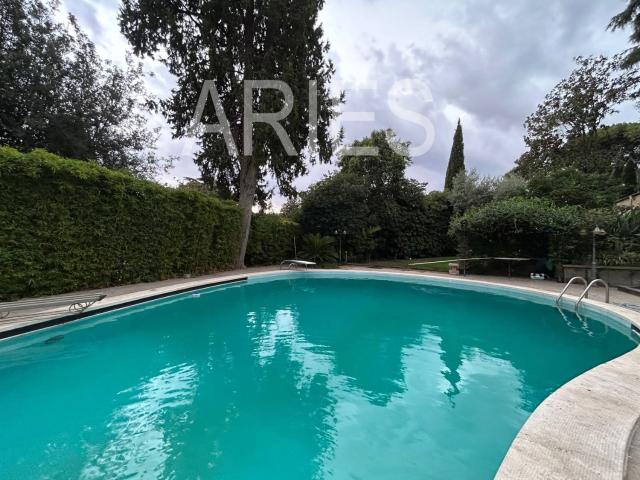 Case e ville in vendita di 816 m² in Via Marocco, 38