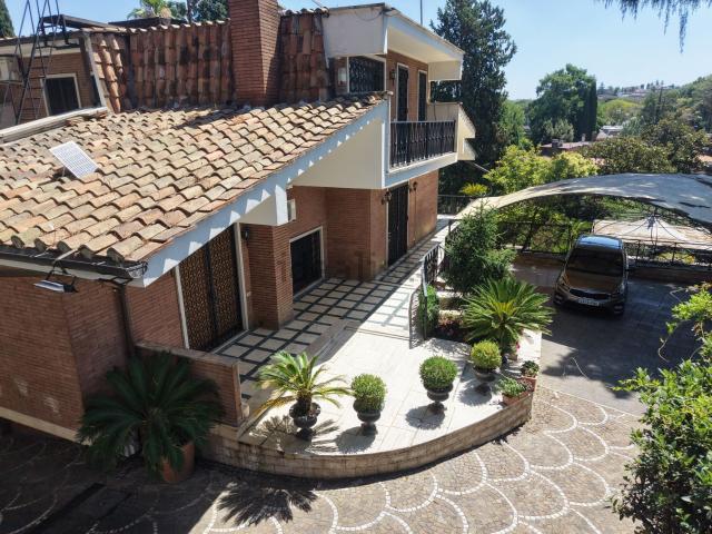 Case e ville in vendita di 818 m² in Via Marocco, 35