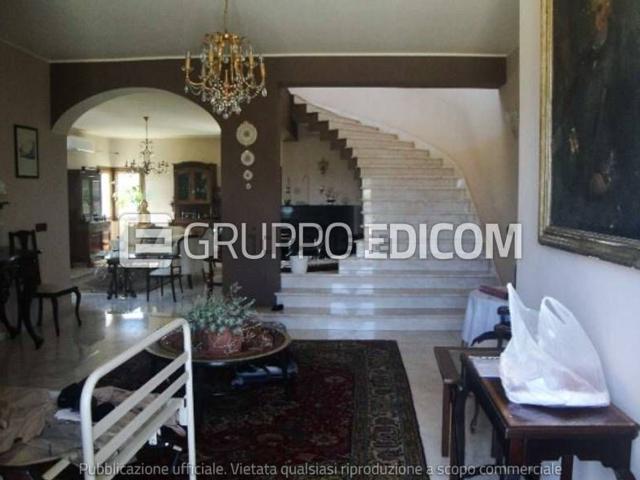 Case e ville in vendita di 821 m² in Corso Umberto I