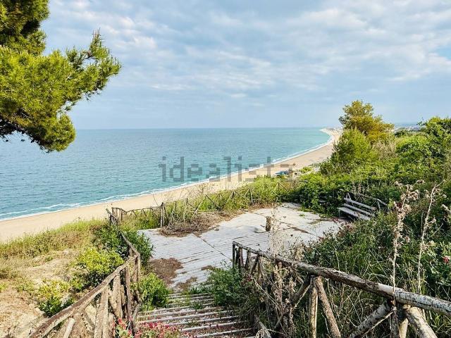 Case e ville in vendita di 824 m² in Circonvallazione Conero