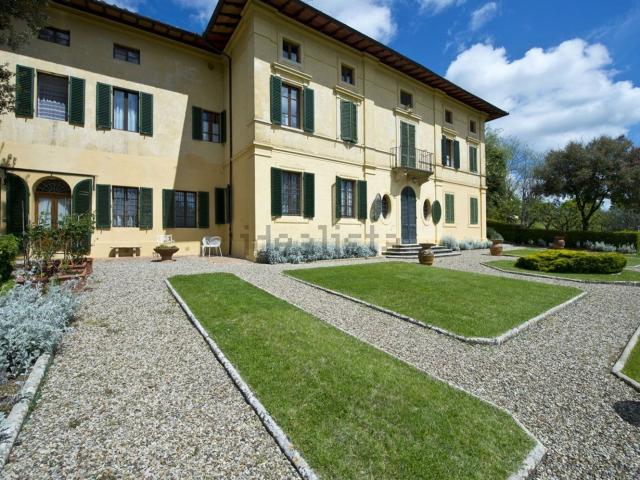 Case e ville in vendita di 827 m² in Strada Comunale di Monteriggioni