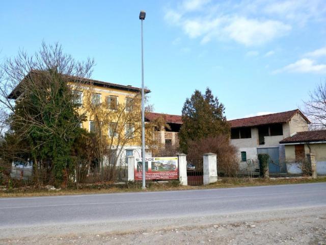 Case e ville in vendita di 829 m²