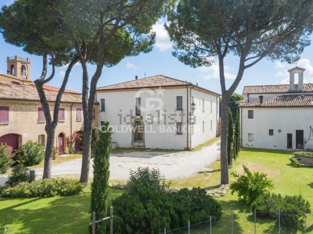 Case e ville in vendita di 835 m² in Via Roma