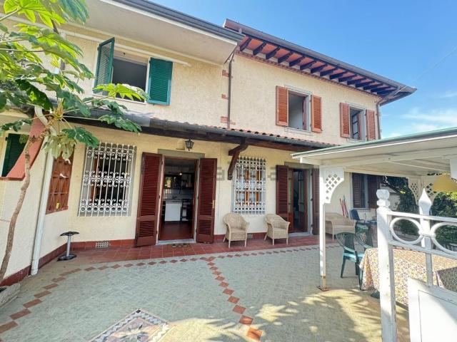 Case e ville in vendita di 87 m² in Via Francesco Carrara, 11