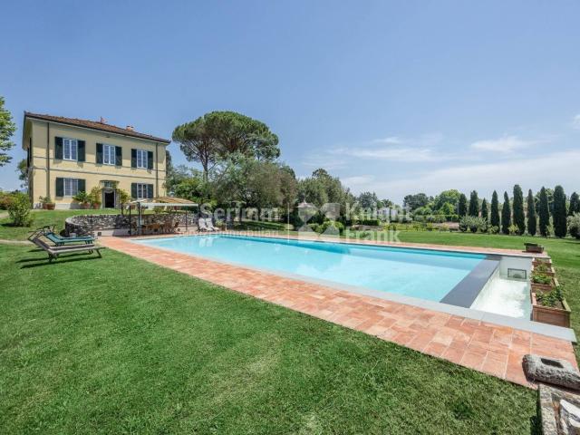Case e ville in vendita di 840 m²