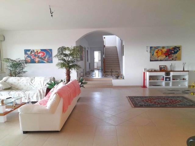 Case e ville in vendita di 840 m²