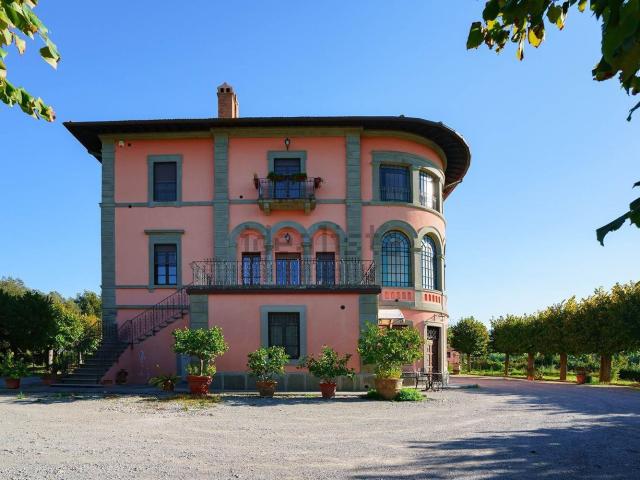 Case e ville in vendita di 840 m²