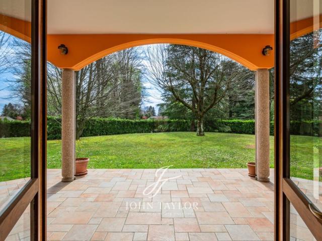 Case e ville in vendita di 840 m² in Via del Golf