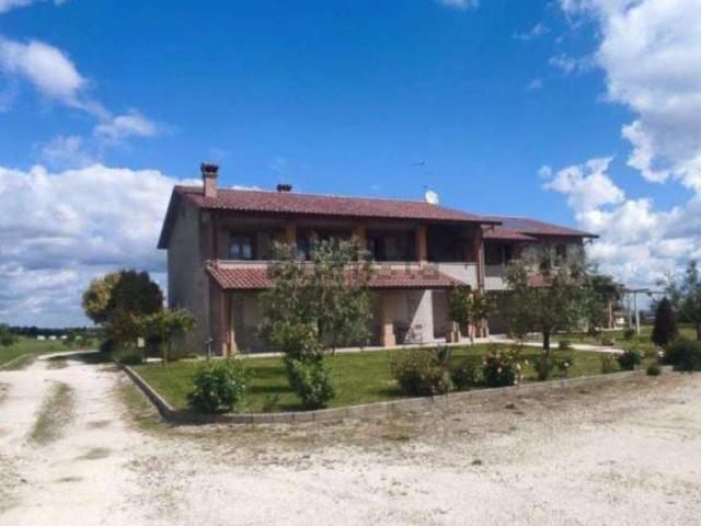 Case e ville in vendita di 841 m² in Strada Rocca delle Caminate