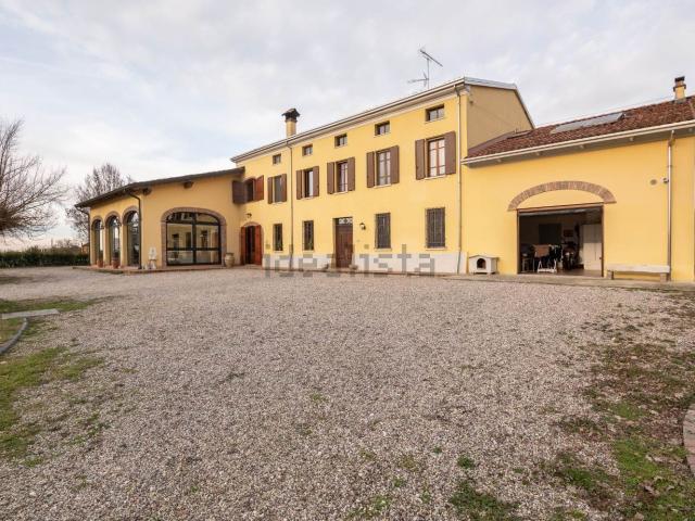 Case e ville in vendita di 843 m²