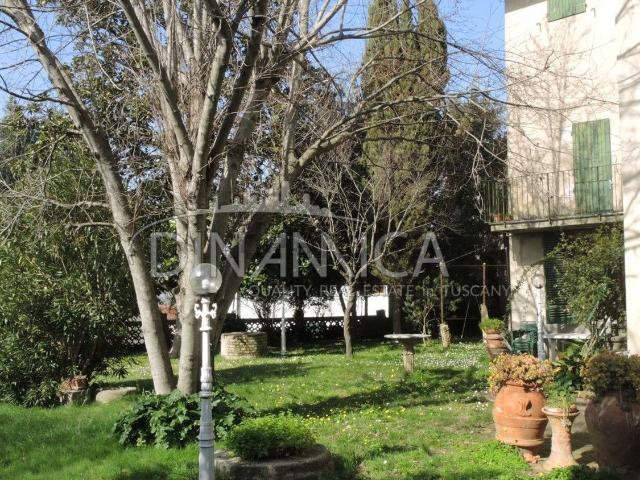 Case e ville in vendita di 846 m²