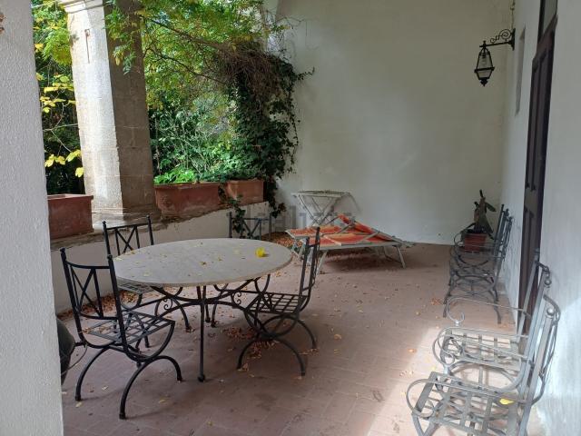 Case e ville in vendita di 848 m² in Via Madonna del Bagno, 108