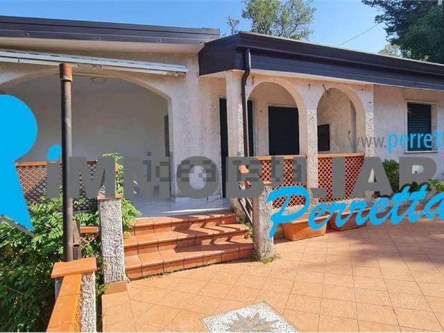Case e ville in vendita di 84 m² in Via dei Pini