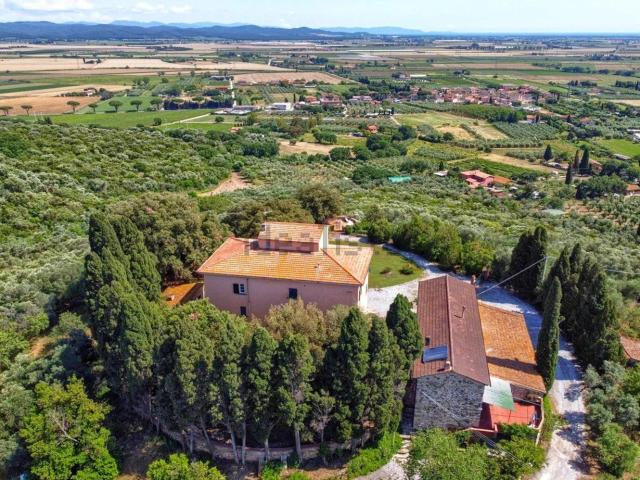 Case e ville in vendita di 850 m²