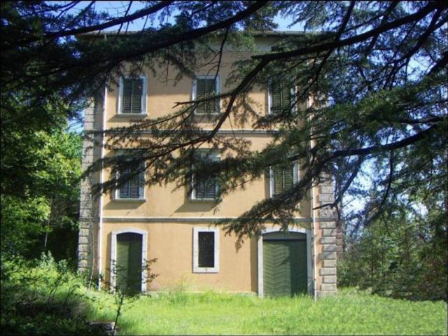 Case e ville in vendita di 850 m²