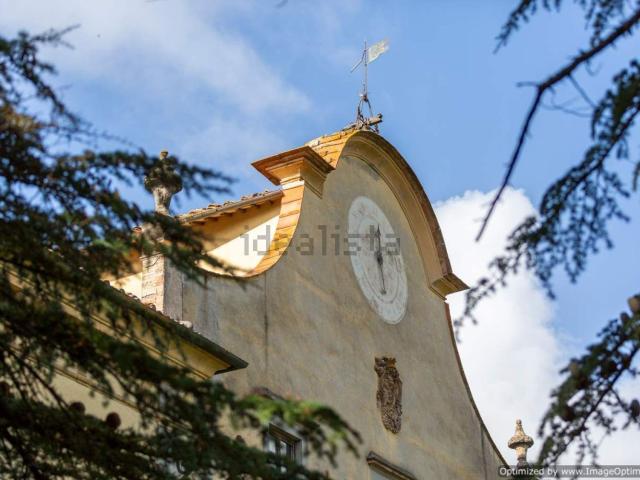 Case e ville in vendita di 850 m² in Strada Palazzuolo, 30
