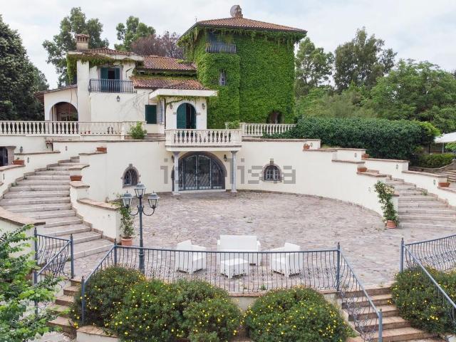 Case e ville in vendita di 850 m² in Via di Quarto Annunziata