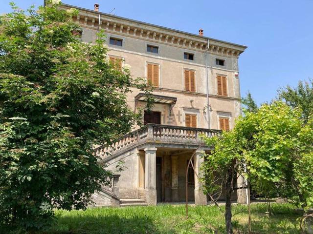 Case e ville in vendita di 850 m² in Via Europa