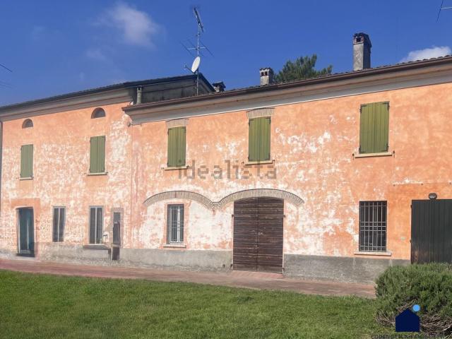 Case e ville in vendita di 850 m² in Via Mantova, 124