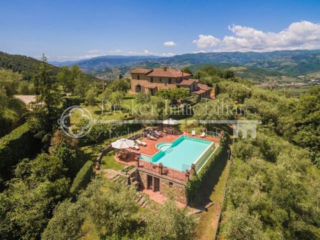 Case e ville in vendita di 850 m² in Via San Giusto