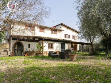 Case e ville in vendita di 850 m² in Via San Lorenzo a Colline, 1