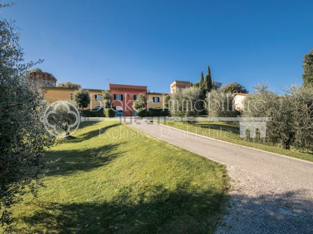 Case e ville in vendita di 850 m² in Via Panoramica, 23