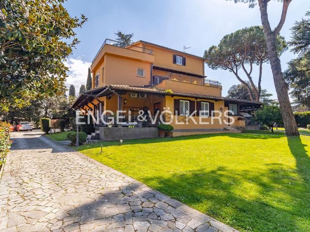 Case e ville in vendita di 850 m² in Via Prato Lauro