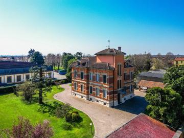 Case e ville in vendita di 850 m² in Via Roma, 16