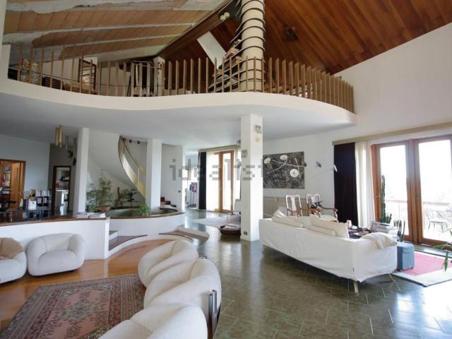 Case e ville in vendita di 850 m² in Strada Tuderte, 15