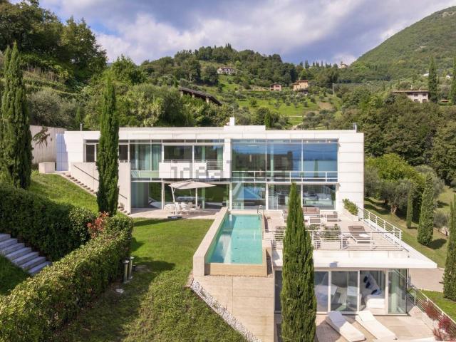 Case e ville in vendita di 851 m² in Via Ronciglio