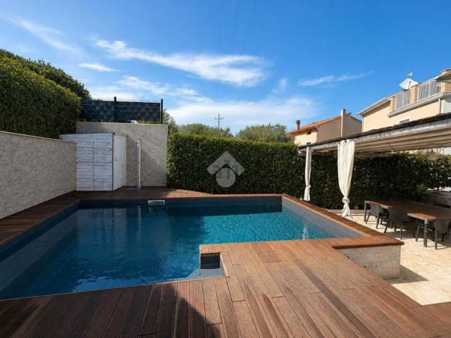 Case e ville in vendita di 85 m² in Contrada San Fino, 143