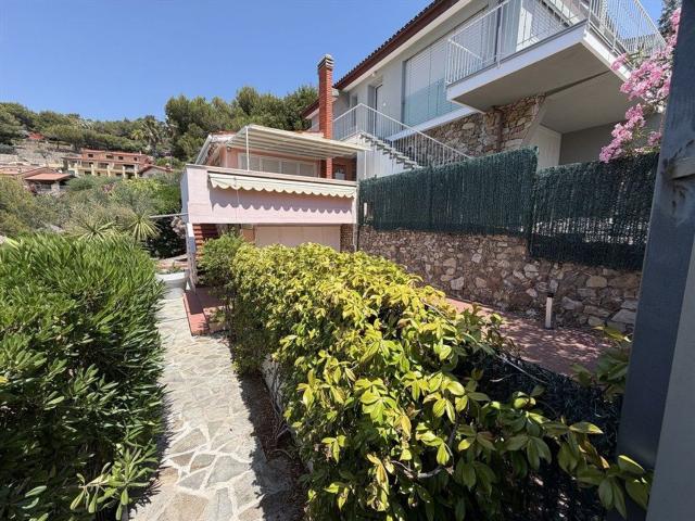 Case e ville in vendita di 85 m² in Strada delle Catene, 93