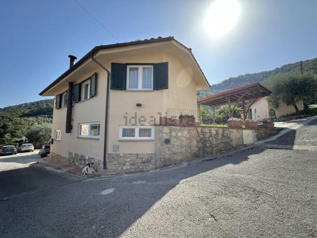 Case e ville in vendita di 85 m² in Via delle Vigne, 300