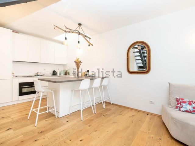 Case e ville in vendita di 85 m² in Via Giambellino, 84