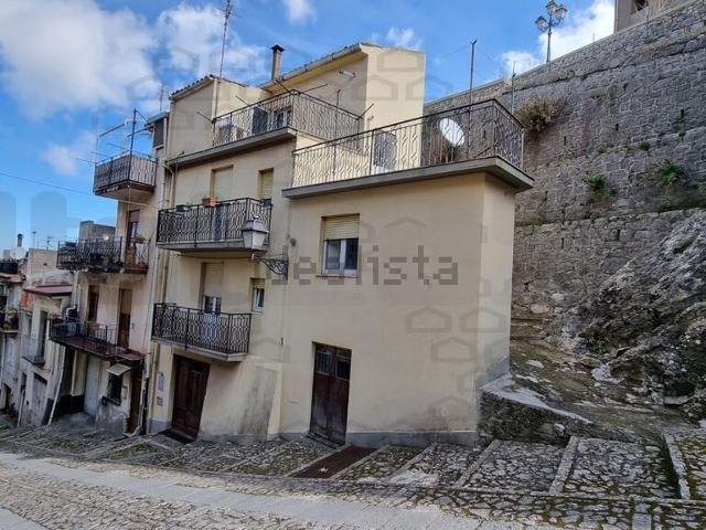 Case e ville in vendita di 85 m² in Via Luigi Capuana, 36
