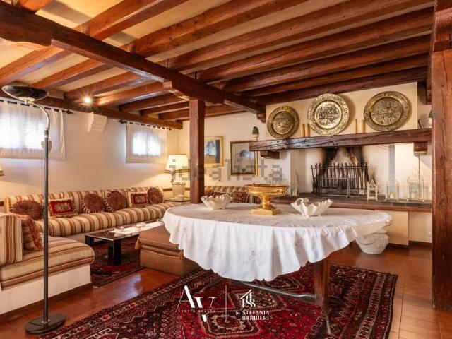 Case e ville in vendita di 860 m²