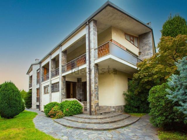 Case e ville in vendita di 861 m² in Via Formazza, 2