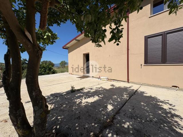 Case e ville in vendita di 86 m² in Contrada Destre, 52