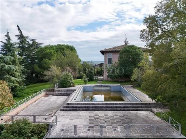 Case e ville in vendita di 870 m² in Via Cogozzo di Sopra