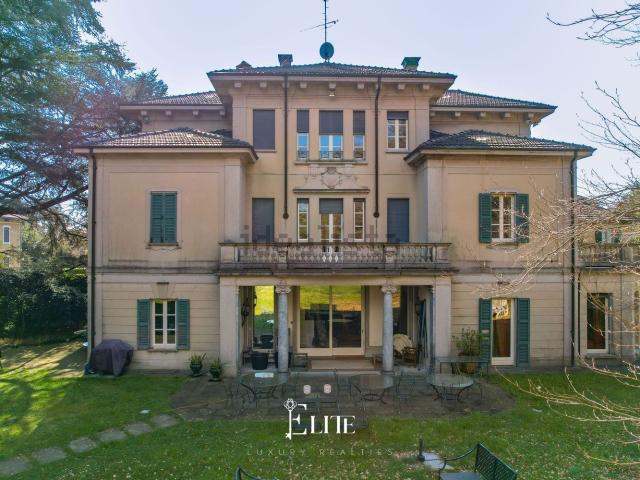 Case e ville in vendita di 870 m² in Via Bicocca